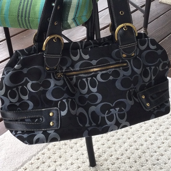 medium COACH PURSE GUC black and gray - Picture 2 of 16